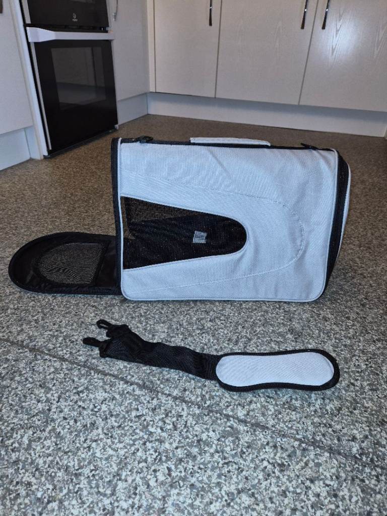 Cat/small pet carrier 