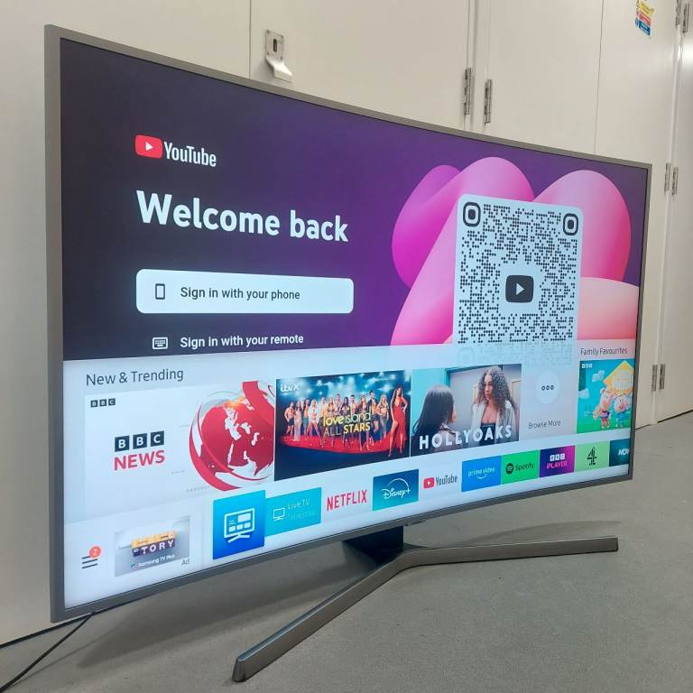 50"SAMSUNG CURVE 4K ULTRA HD SMART WIFI LED TV PERFECT WORKING WITH REMOTE control and stand 155£