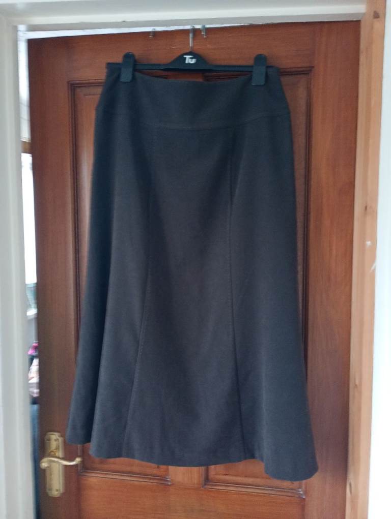 SKIRT - SIZE 14, Lined. 33ins. length. 32ins waist. Suede-look polyester. Unworn. New cond.