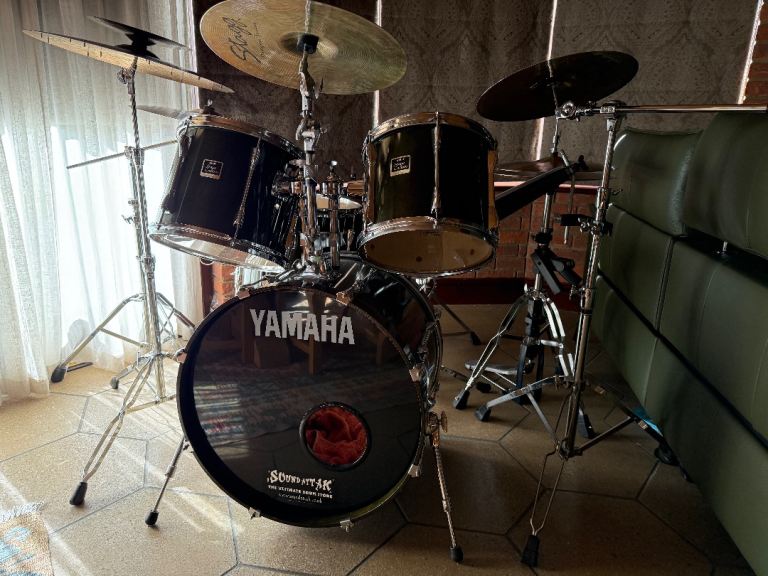Yamaha 5 Drum Birch Kit Complete with Cymbals and Soft Cases, Excellent condition