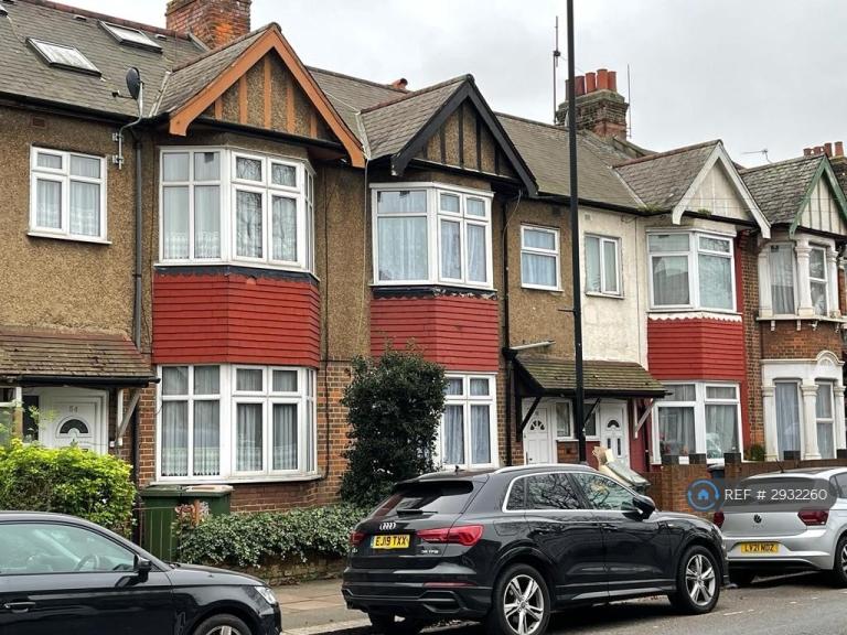4 bedroom house in Lonsdale Avenue, London, E6 (4 bed) (#2932260)