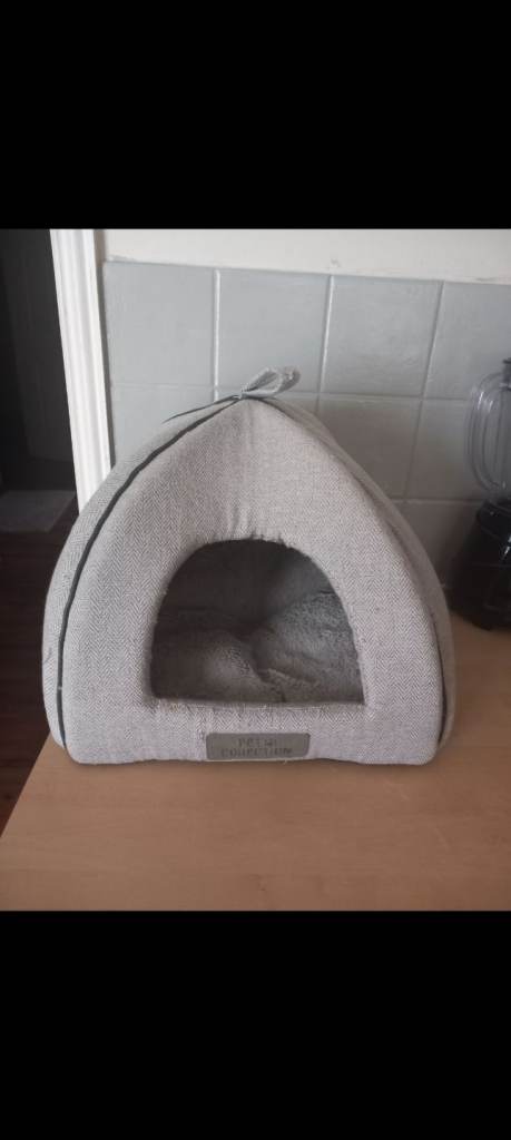 Small Cat House Bed 