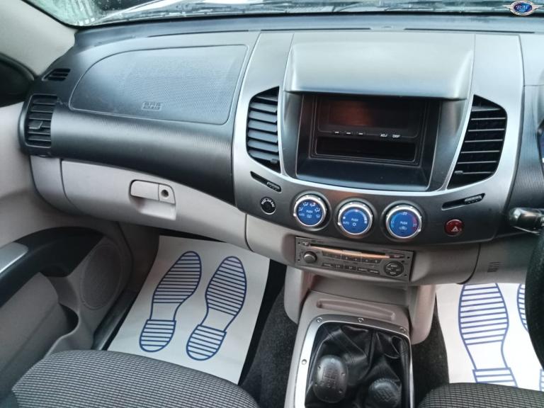 MITSUBISHI L200 2.5 DI-D Warrior Black Manual Diesel 2006