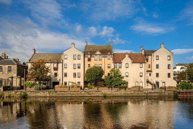 2 bedroom flat in Sandport, The Shore, Edinburgh, EH6 6PL