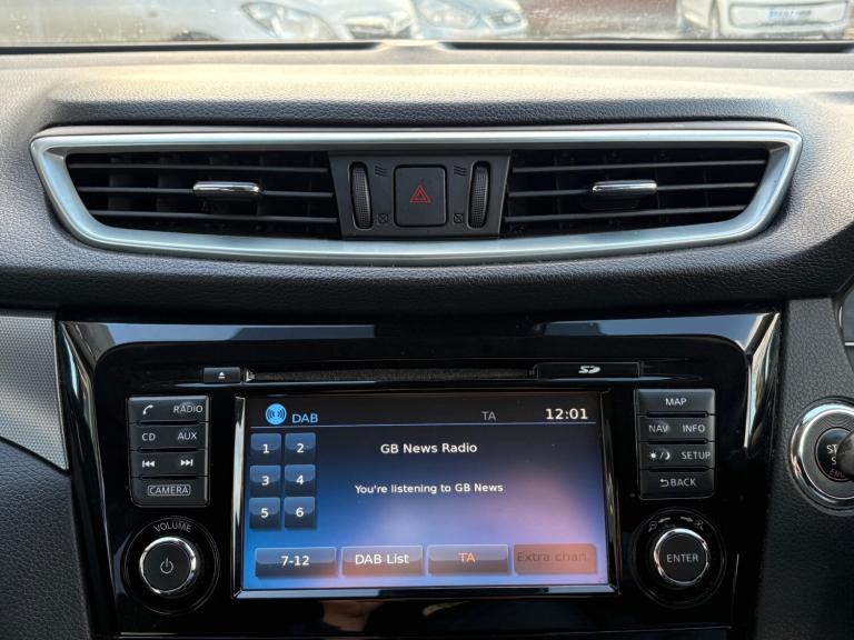 2018 Nissan Qashqai 1.5 dCi N-Connecta 5dr ++ PANROOF / NAV / CAMERA / ULEZ / 7 SERVICES ++ HATCH...