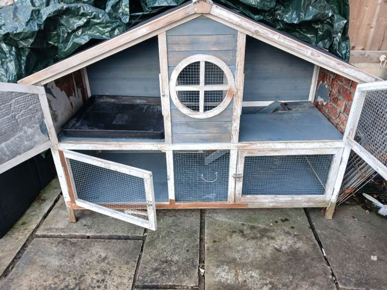 Large 'foxglove' rabbit hutch.  
