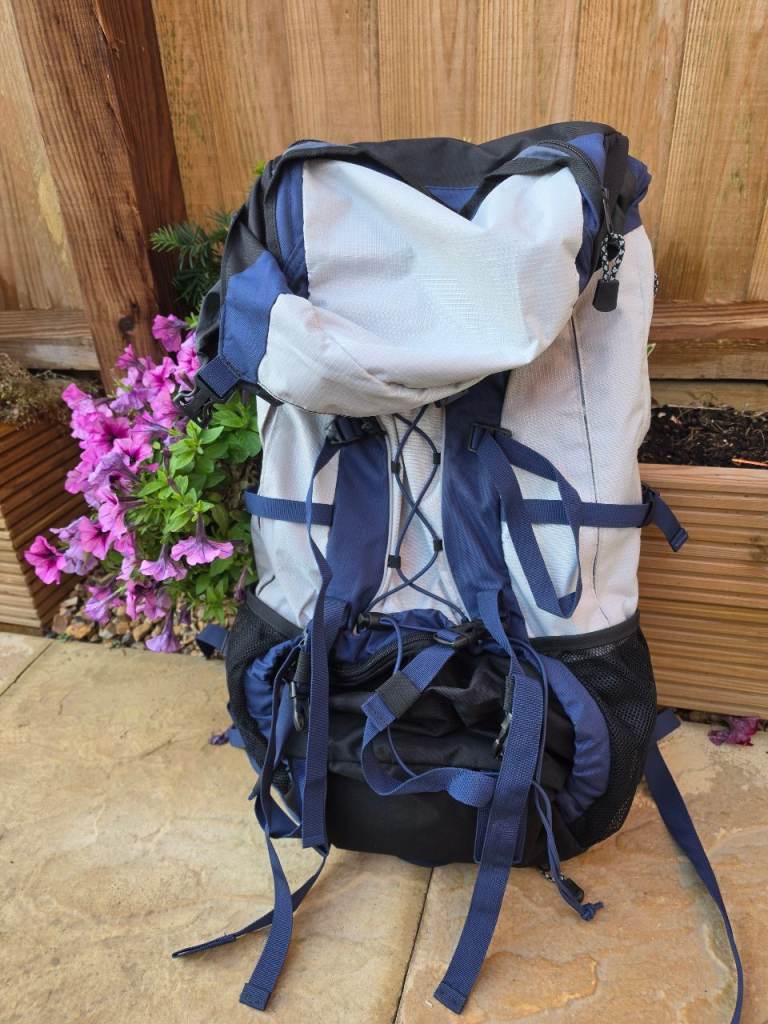 Large hiking backpack – adjustable back – blue/grey