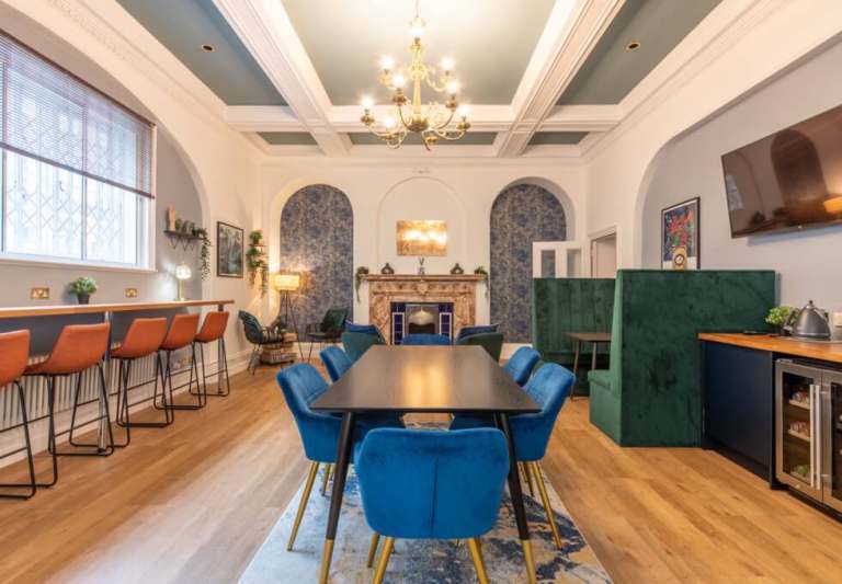 Furnished offices to rent in *Russell Square*. Office Spaces for 3 to 100 desks WC1B