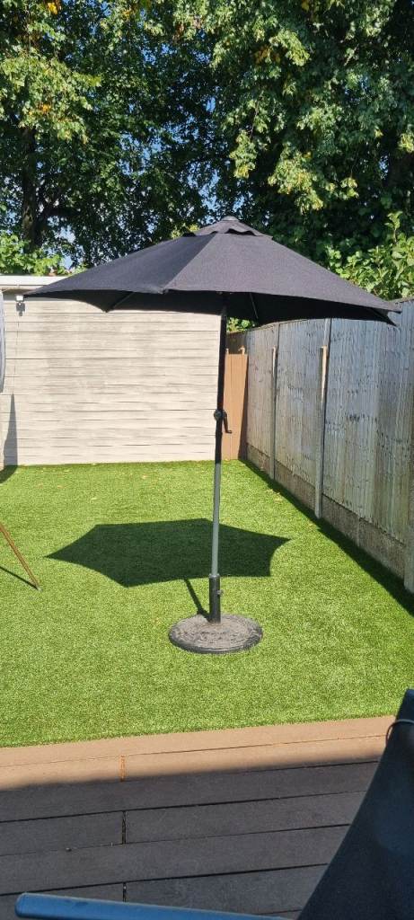 Garden parasol and base
