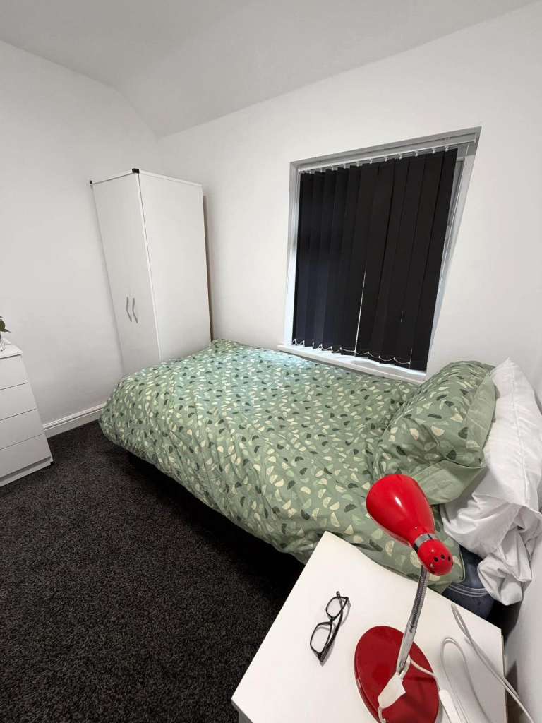 Male-only Single En-suite Rooms - B31 3RE 