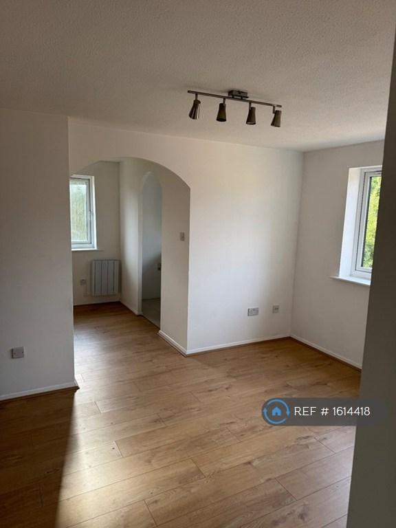 Studio flat in Streamside, London, N9 (#1614418)
