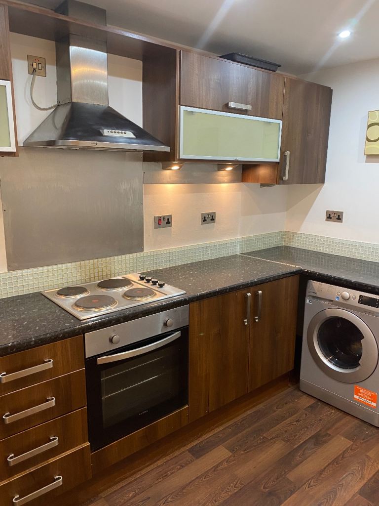 1 BED LUXURY APARTMENT NEXT TO DEWSBURY HOSPITAL **WITH PARKING**