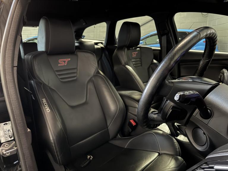 FORD FOCUS 2.0 T EcoBoost ST-3 Black Manual Petrol 2013