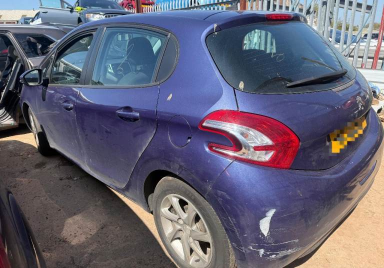 Breaking spare parts Peugeot 208 