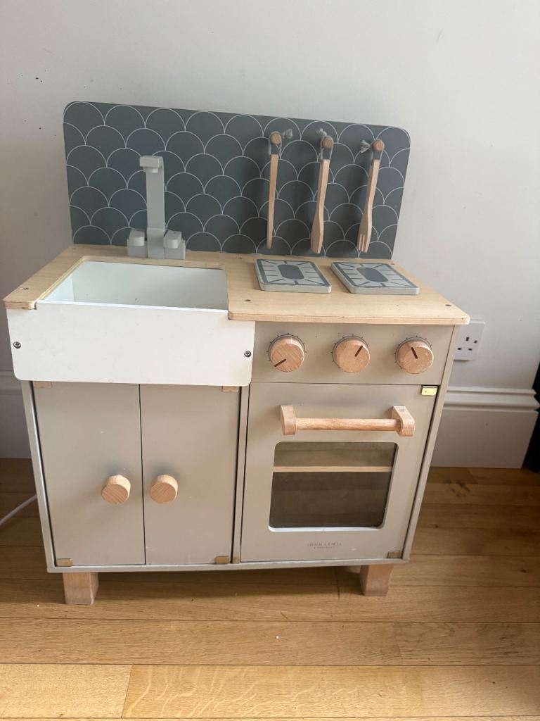Children’s wooden kitchen 