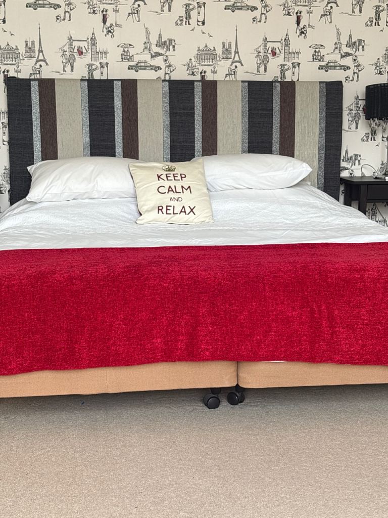 Zip and link bed