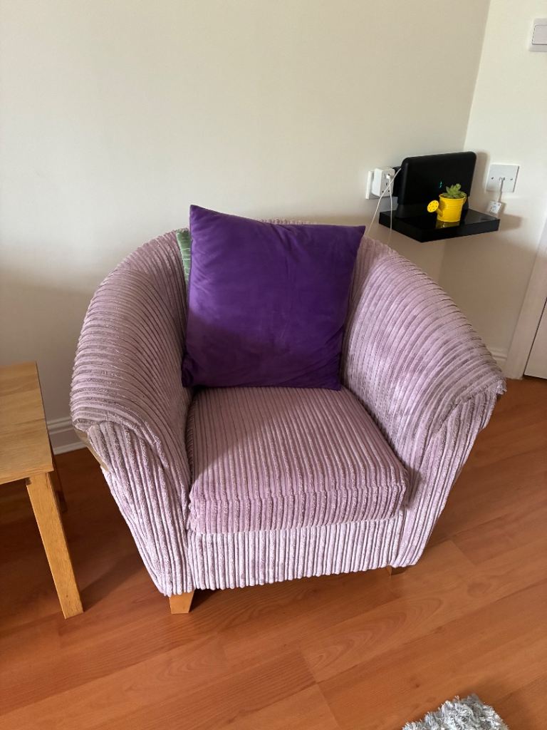 FREE LOUNGE CHAIRS