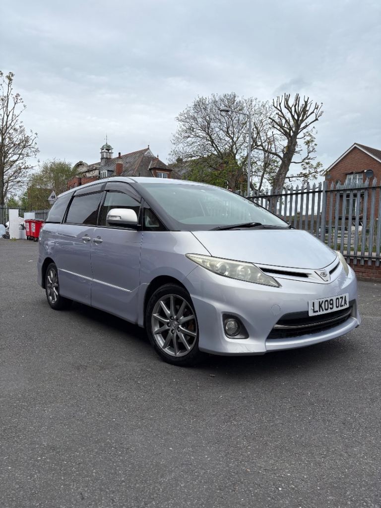 Toyota Estima Aeras 