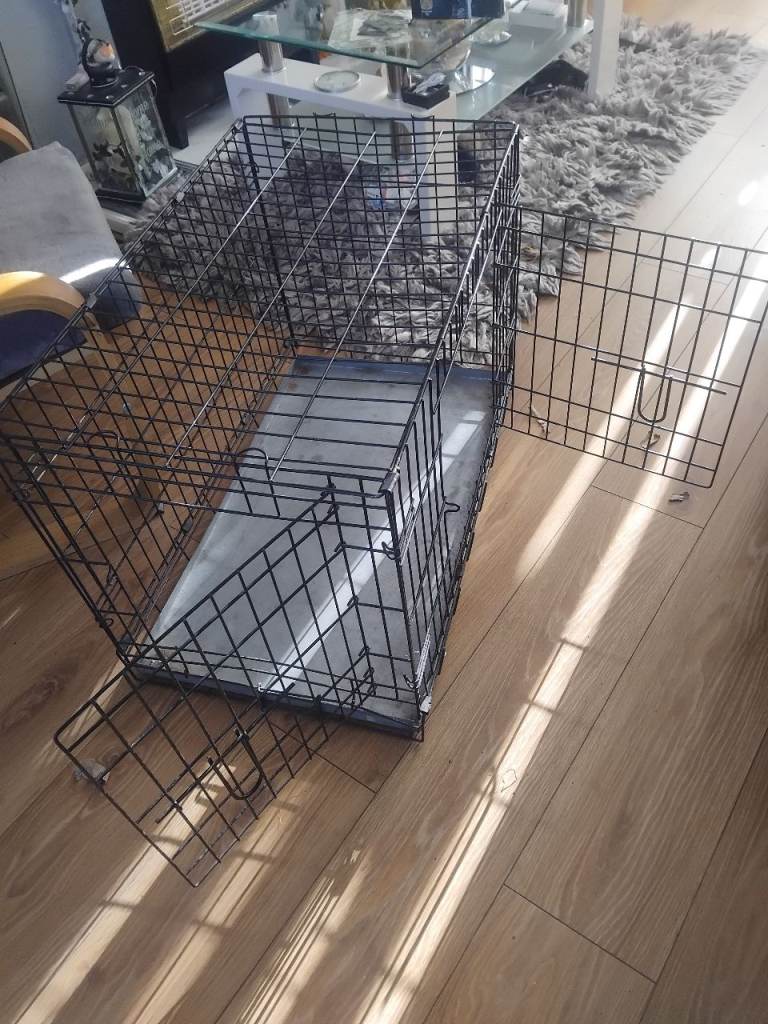 2 door pet crate £10