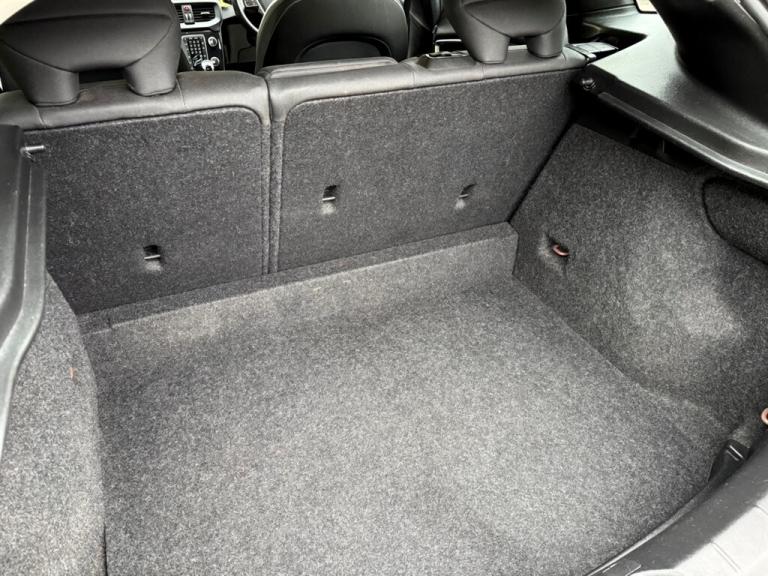 2016 Volvo V40 2.0 D2 Momentum Nav Plus Hatchback 5dr Diesel Manual Euro 6 (s/s) (120 ps) Hatchba...