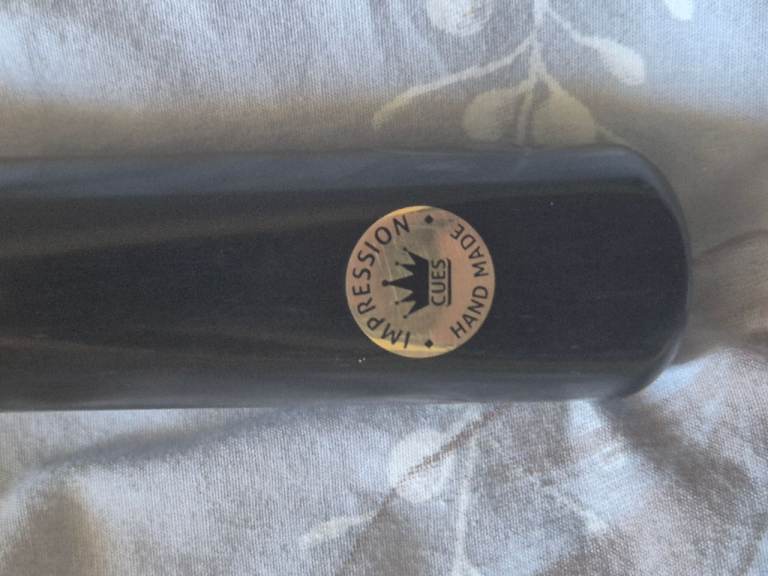 Impression pool cue 