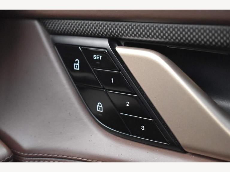 2020 70 PORSCHE TAYCAN 0.0 TURBO S 93KWH 4D 751 BHP