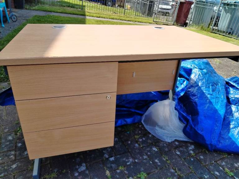 Free desk