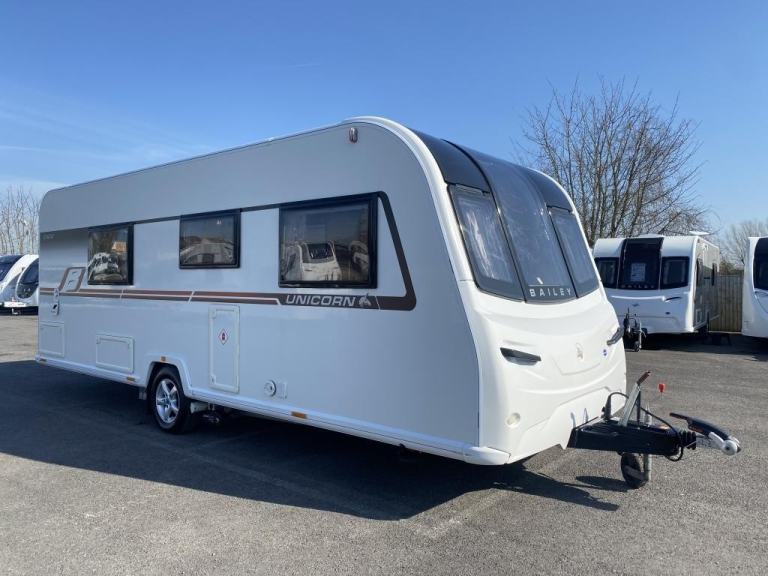 2018 BAILEY UNICORN CADIZ LUXURY 4 BERTH TOURING CARAVAN