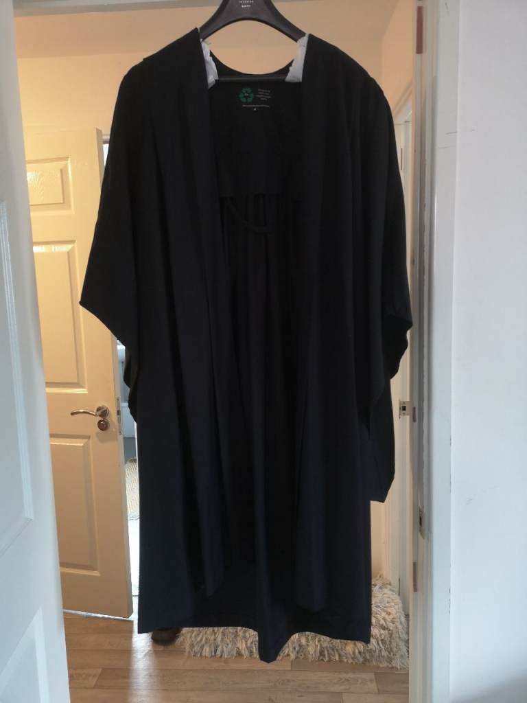 Graduation Ceremony Robe and Hat Cardiff Bachelors Size Medium Black NO HOOD