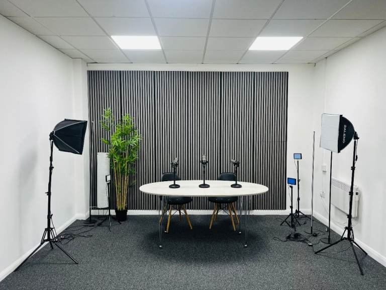 Medium Office / Studio to Rent in Park Royal NW10