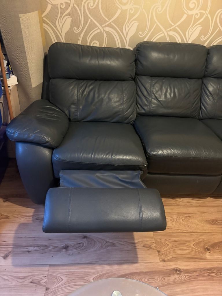Recliner sofa 