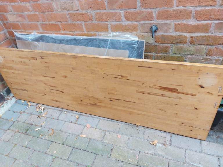 Solid Wood worktop with Metal Legs – Good Condition