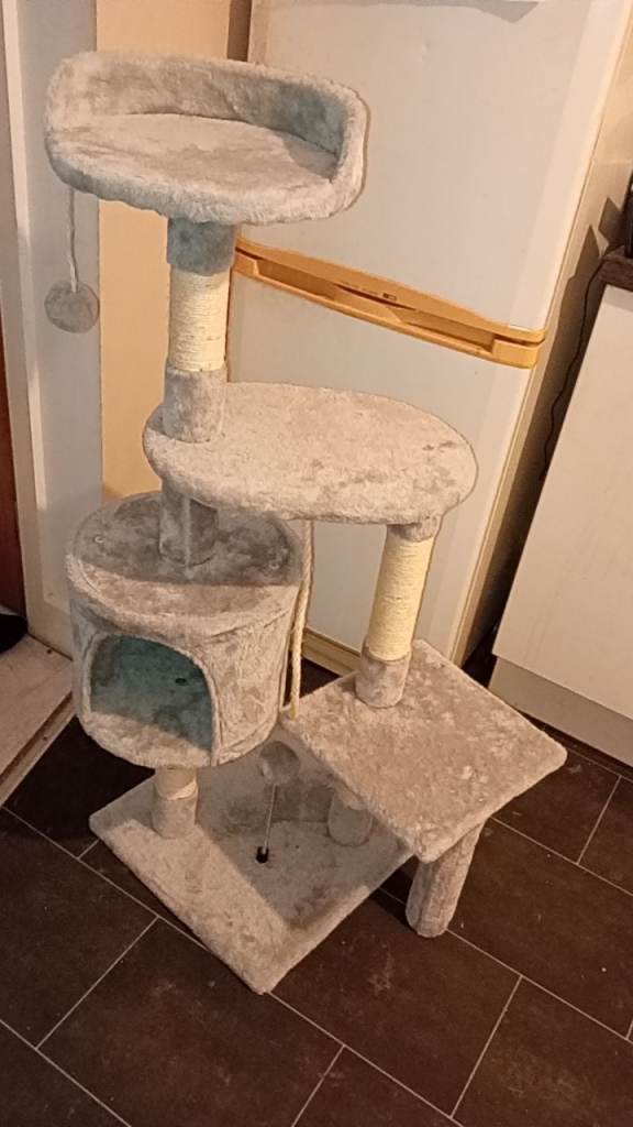 Cat tree