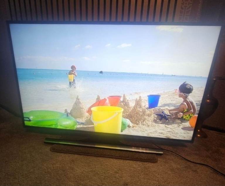 Samsung 48-inch Curved Smart TV – Good Condition
