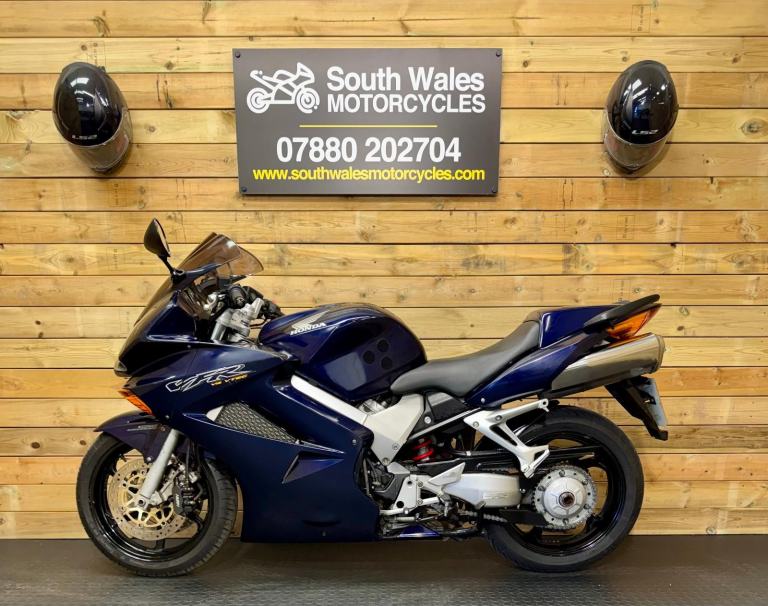 Honda VFR800 : 2004 model : covered 27.7k miles 