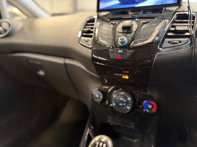 FORD FIESTA 1.3 Zetec 2013