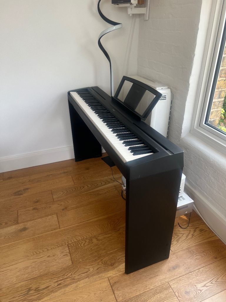 Yamaha P35 Digital Piano Keyboard With Original Yamaha L85 Stand