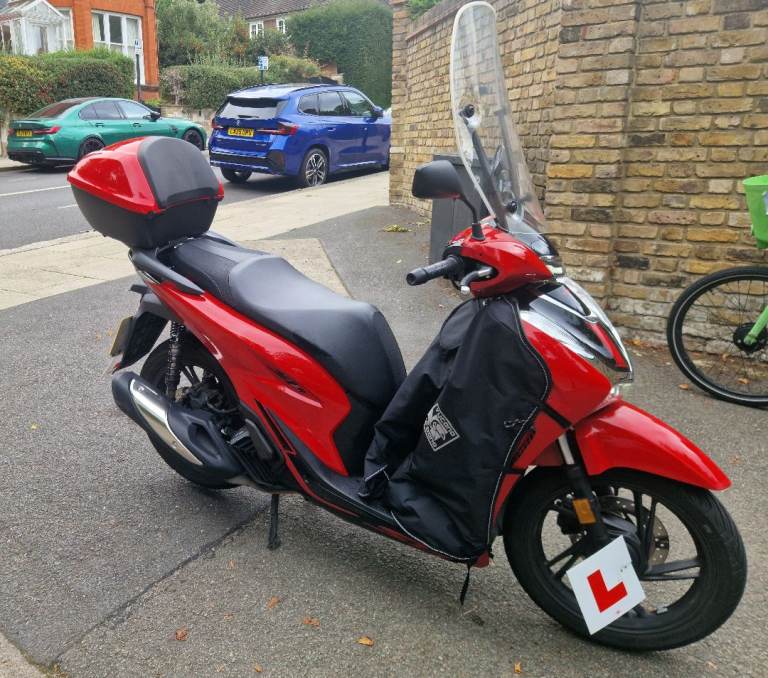 Honda SH125i 2024, low miles, loads of extras, moving abroad
