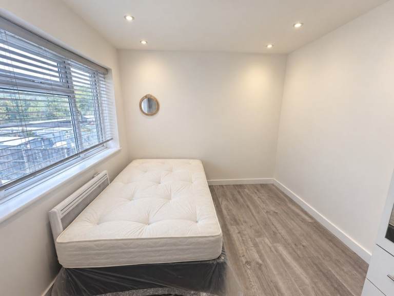BENEFITS ACCEPTED - Studio Flat Available in Greenford Ealing UB6