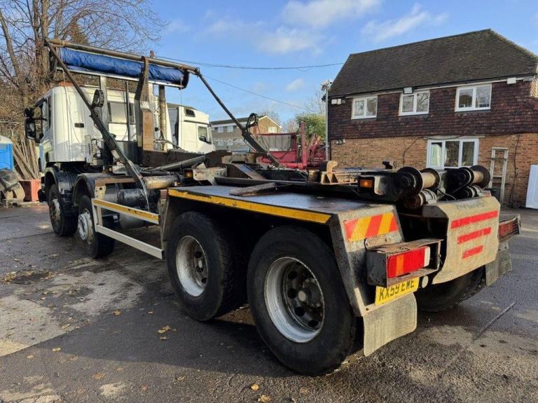 2009 SCANIA P380 8X4 HOOK LOADER