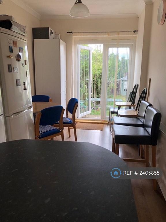 4 bedroom house in Mayeswood Road, London, SE12 (4 bed) (#2405855)