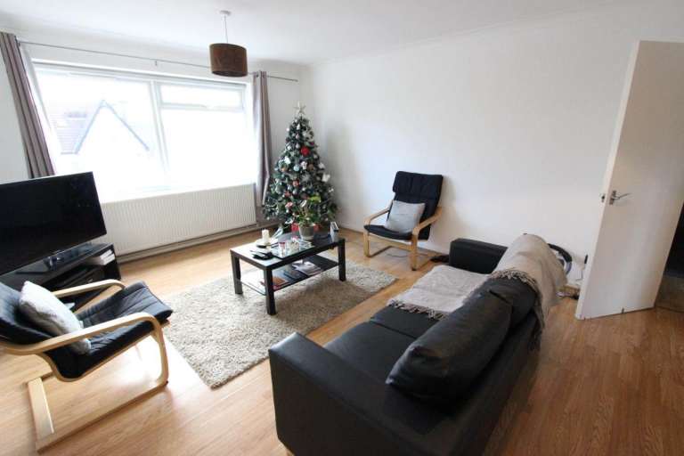 N11 Hurry Up!!! 2 Bed Flat N11. AVAILABLE NOW. ARNOS GROVE, NEW SOUTHGATE.