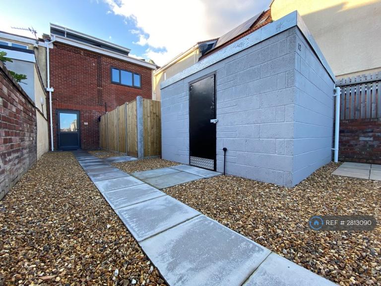 1 bedroom flat in Duncombe Road, Bristol, BS15 (1 bed) (#2813090)