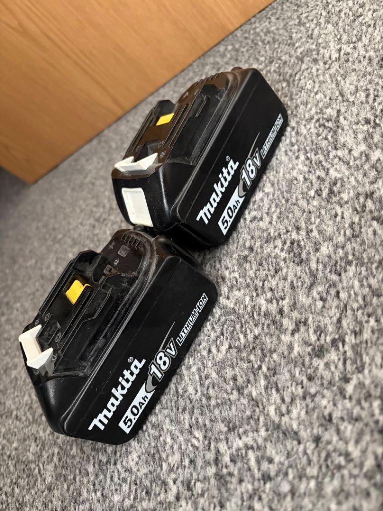 2x Makita 5amp batteries 