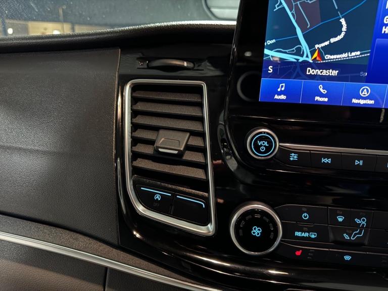 2022 Ford Tourneo Custom 2.0 EcoBlue 130ps L/R 8 Seater Titanium Auto MPV DIESEL Automatic