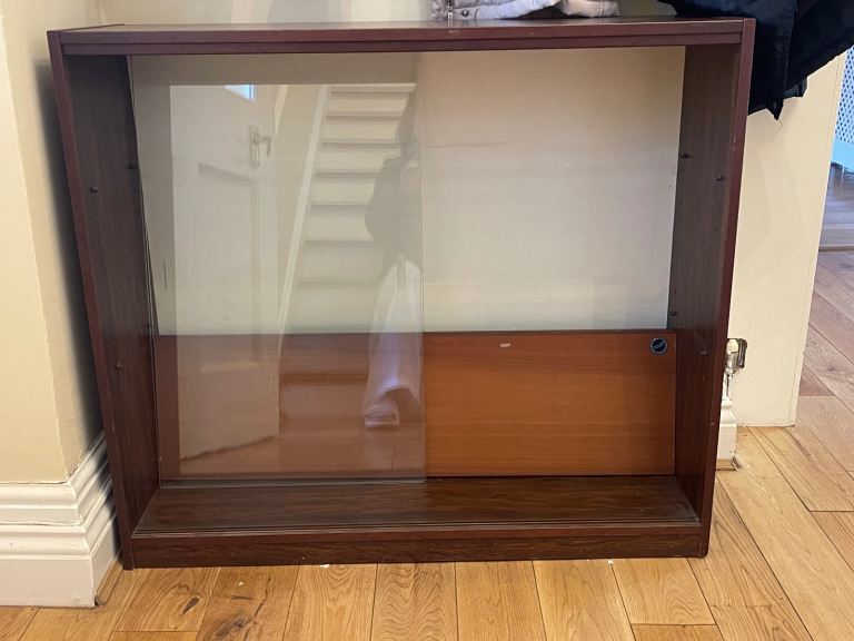 Cabinet with glass door and three shelves 