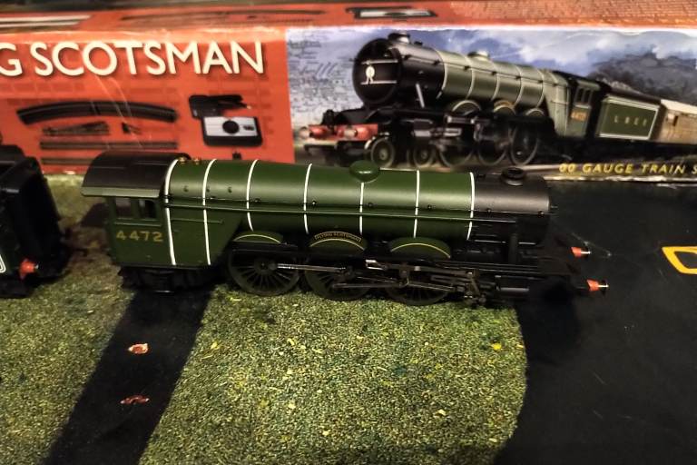 HORNBY FLYING SCOTSMAN TRAIN SET R1152 
