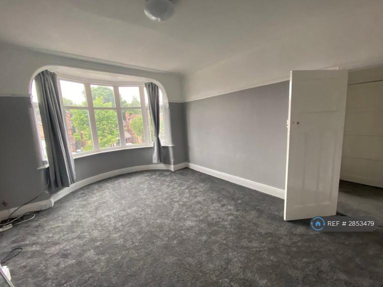 1 bedroom flat in Atkinson Road, Sale, M33 (1 bed) (#2853479)