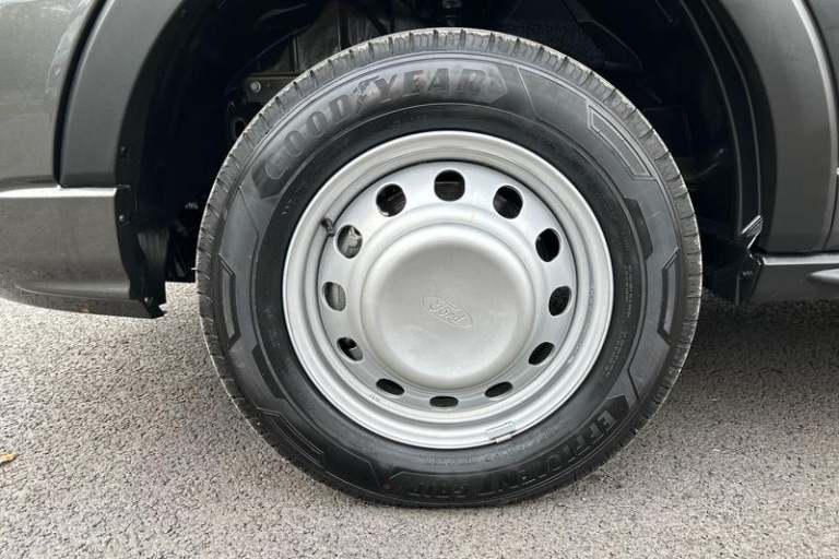 2025 Ford Transit 460 Limited AUTO L4 H3 ELWB High Roof 17 Seat Minibus RWD 2.0 EcoBlue 165ps Min...