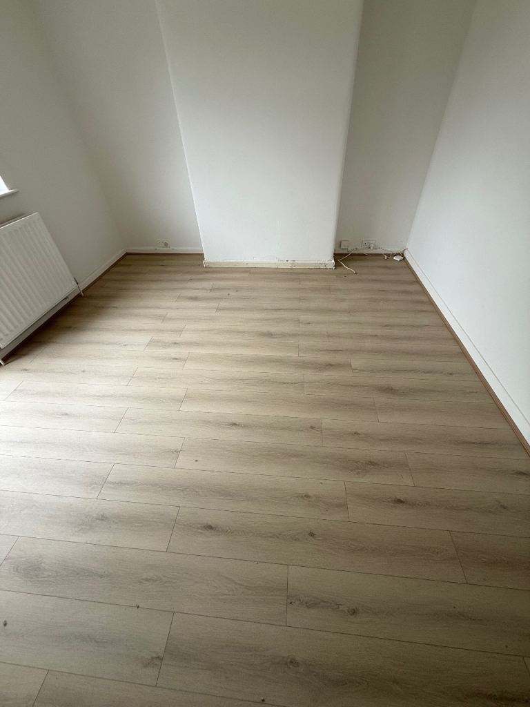 Carpet / laminate /solid wood flooring 